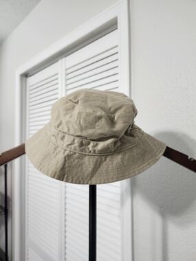 GAP Beige Bucket Hat